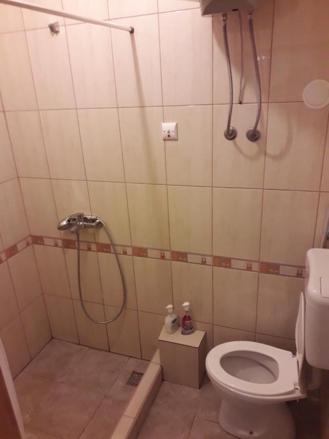 לינה וארוחת בוקר Miljevina Prenociste Vitas מראה חיצוני תמונה