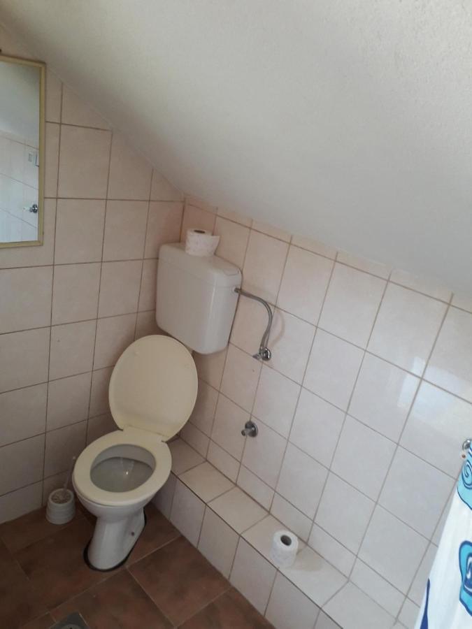 לינה וארוחת בוקר Miljevina Prenociste Vitas מראה חיצוני תמונה