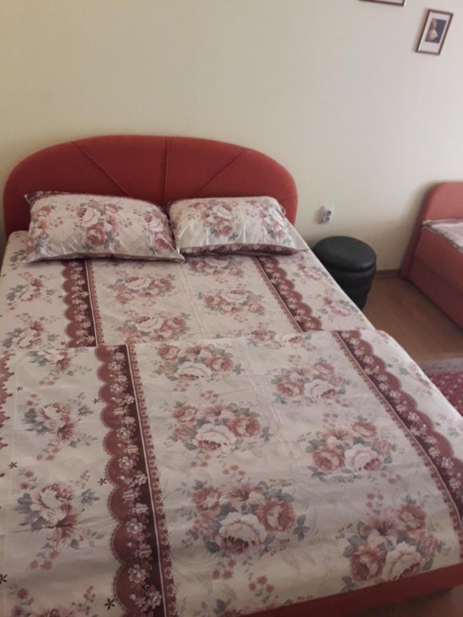 לינה וארוחת בוקר Miljevina Prenociste Vitas מראה חיצוני תמונה