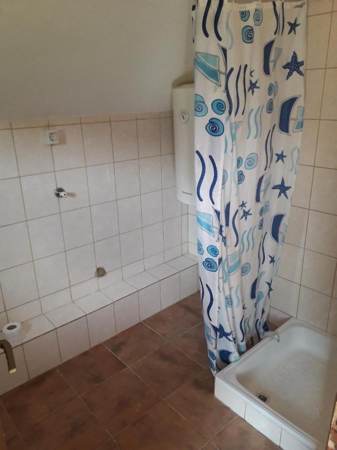לינה וארוחת בוקר Miljevina Prenociste Vitas מראה חיצוני תמונה